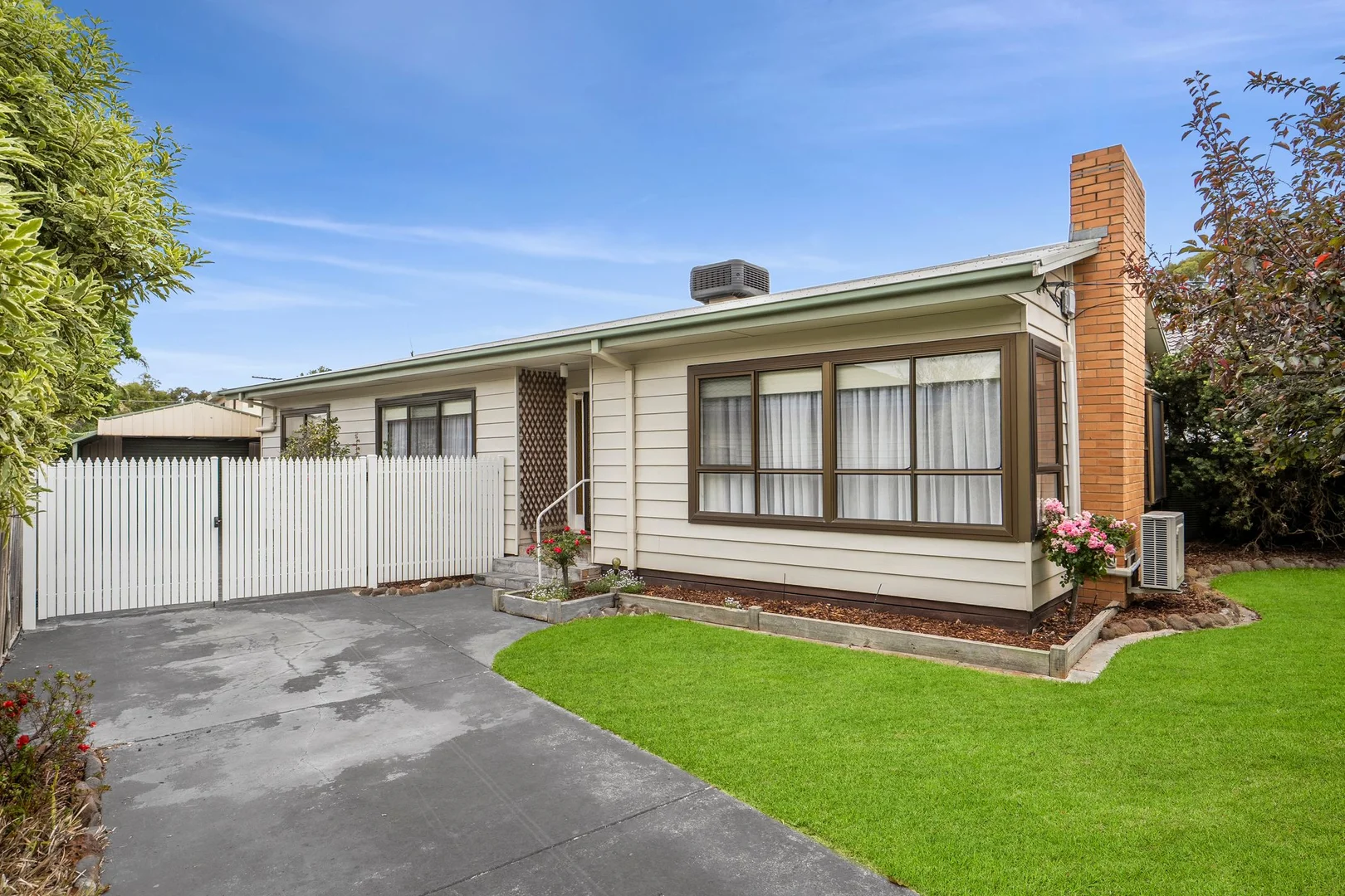 27 Castleton Road, Herne Hill VIC 3218 photo 2