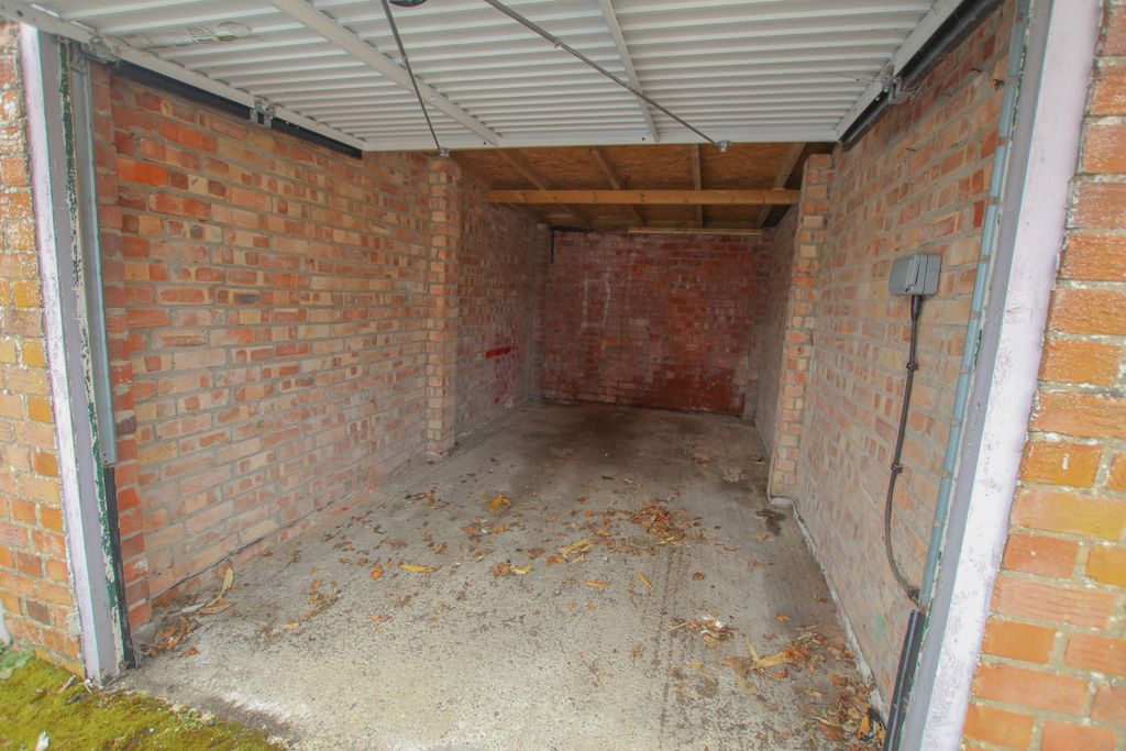 Additional image 11 of 2 bed flat to rentStroud Green, Newbury RG14