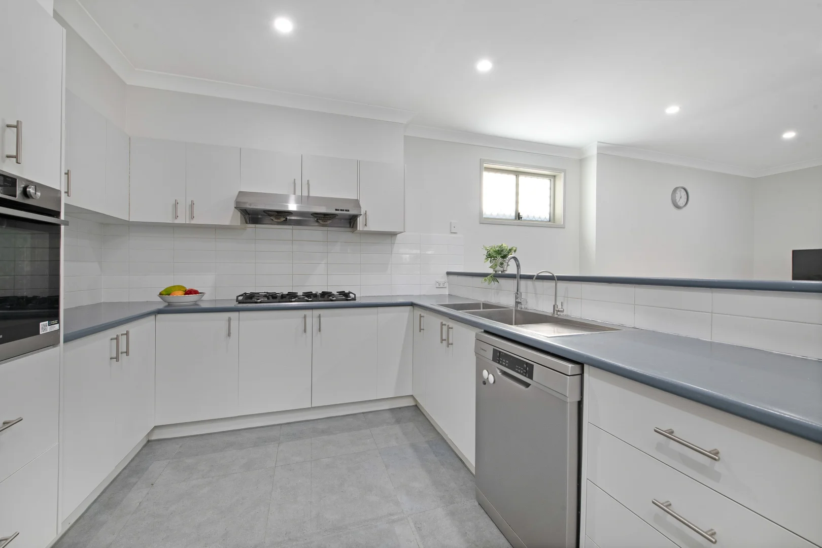 11 Roxburgh Crescent, Stanhope Gardens NSW 2768 photo 5