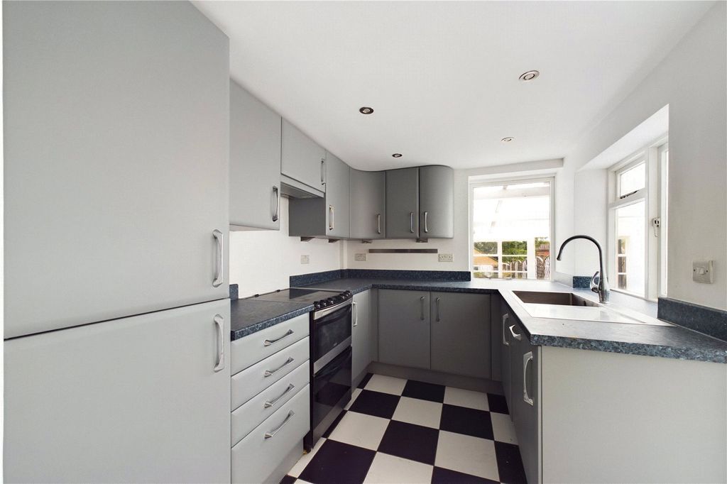Additional image 7 of 2 bed terraced house to rentHambridge Road, Newbury, Berkshire RG14