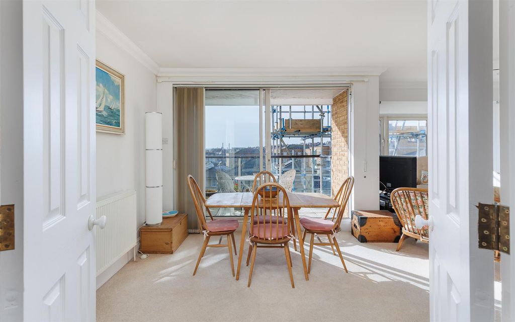 Additional image 7 of 3 bed flat for saleAdmiral Gardens, Cowes PO31