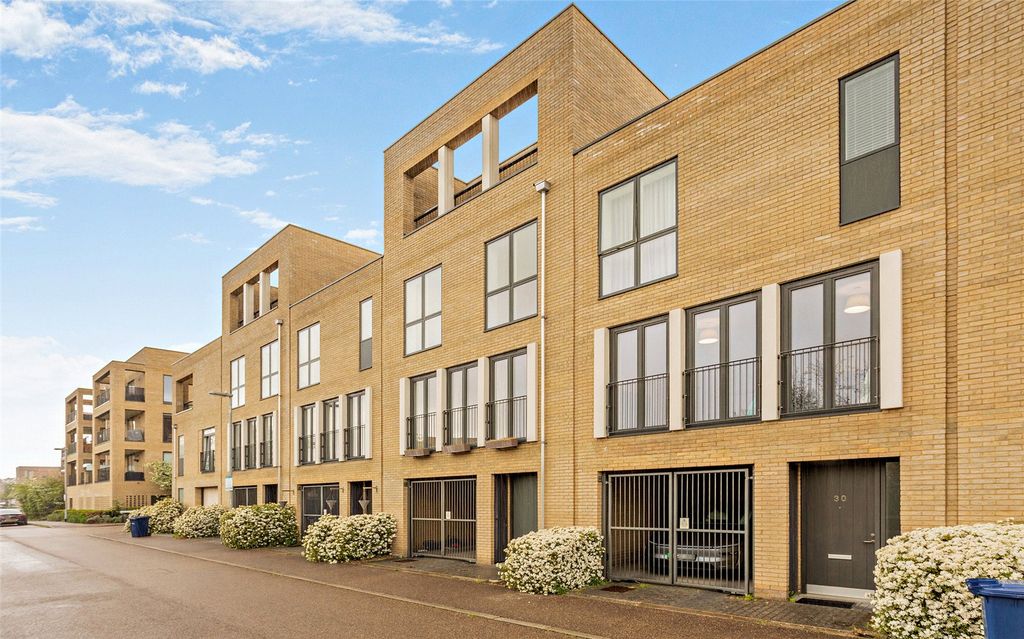4 bed terraced house to rentWhitelocks Drive, Trumpington, Cambridge, Cambridgeshire CB2