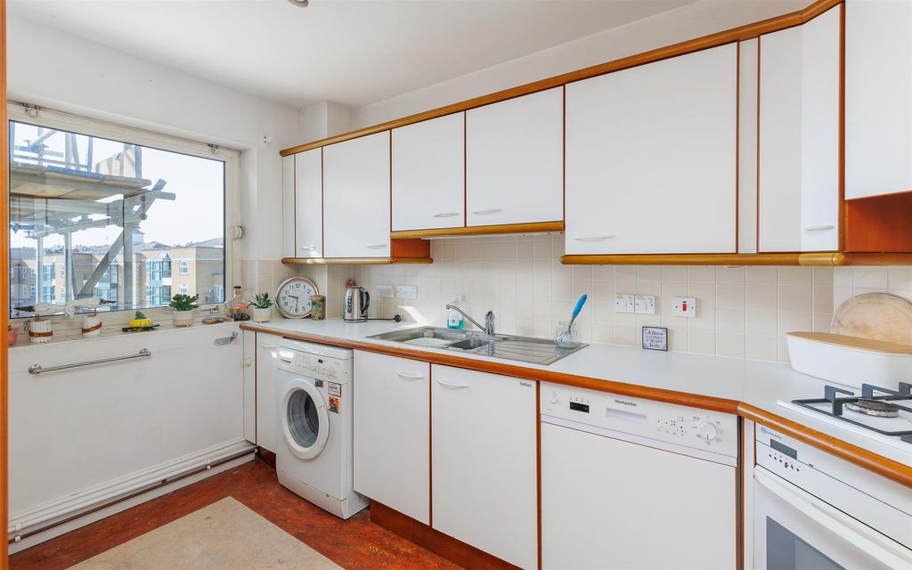 Additional image 14 of 3 bed flat for saleAdmiral Gardens, Cowes PO31