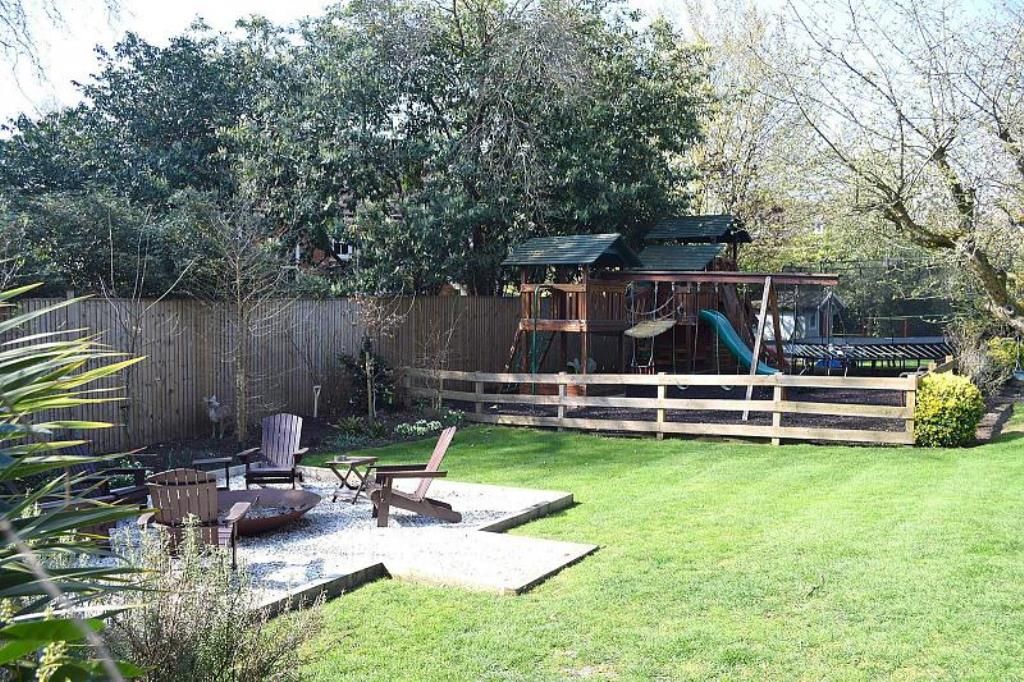 Additional image 19 of 6 bed detached house to rentManor House Drive, Burwood Park, Walton On Thames, Surrey KT12