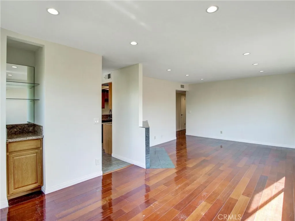 Additional image 4 of 1134 Campbell St Unit 307, Glendale, CA 91207