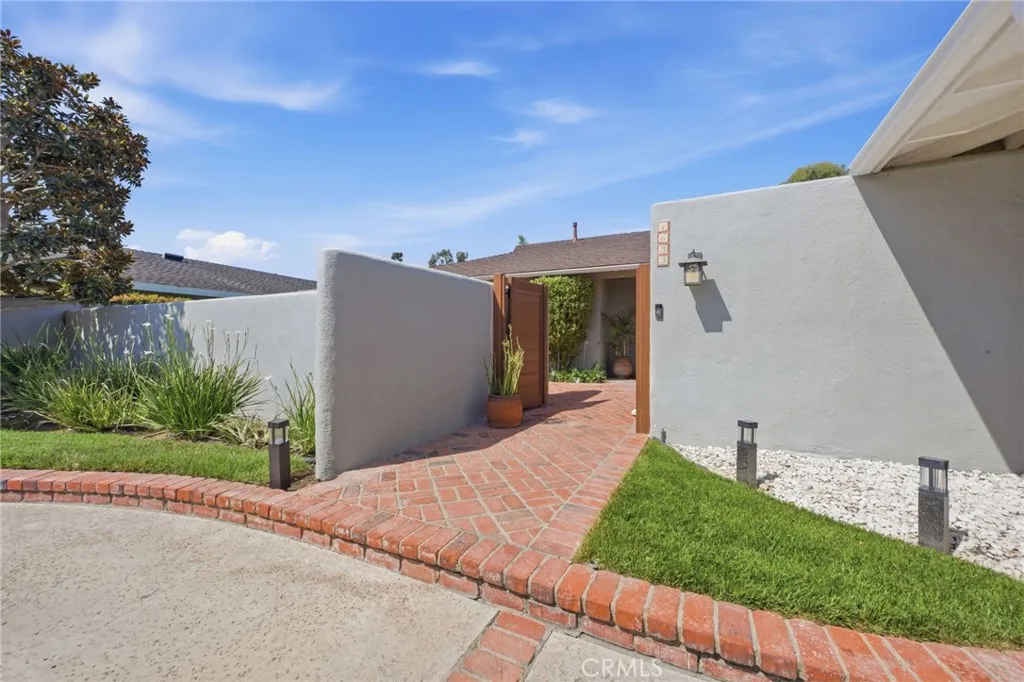 Additional image 6 of 1633 Santiago Dr, Newport Beach, CA 92660