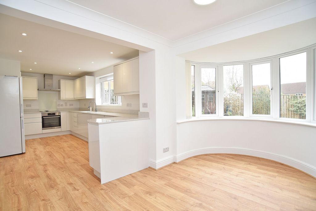 Additional image 7 of 5 bed detached house to rentBarnwell Crescent, Harrogate HG2