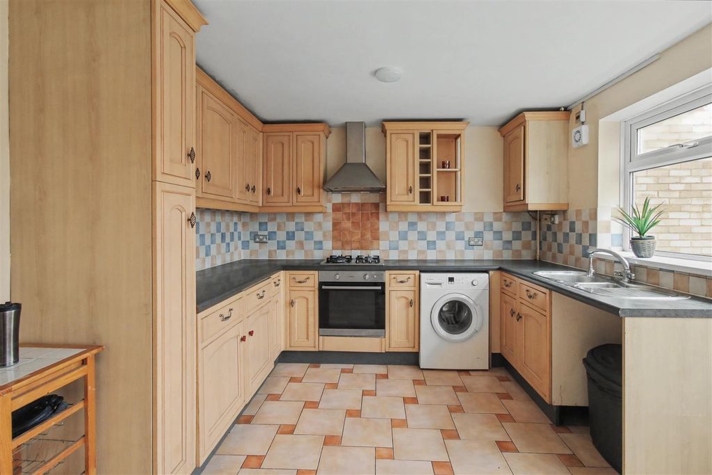 Additional image 16 of 3 bed semi-detached house to rentChesham Drive, Bramcote, Nottingham NG9