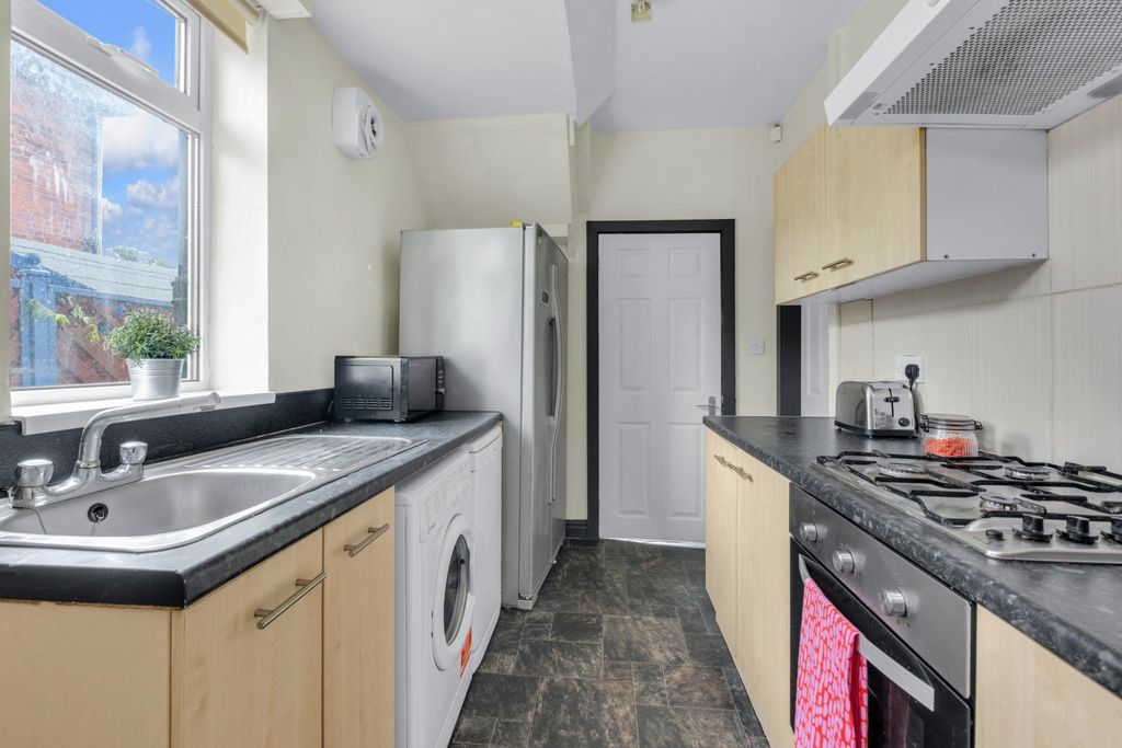 Additional image 5 of 5 bed shared accommodation to rentAsh Road, Leeds LS6
