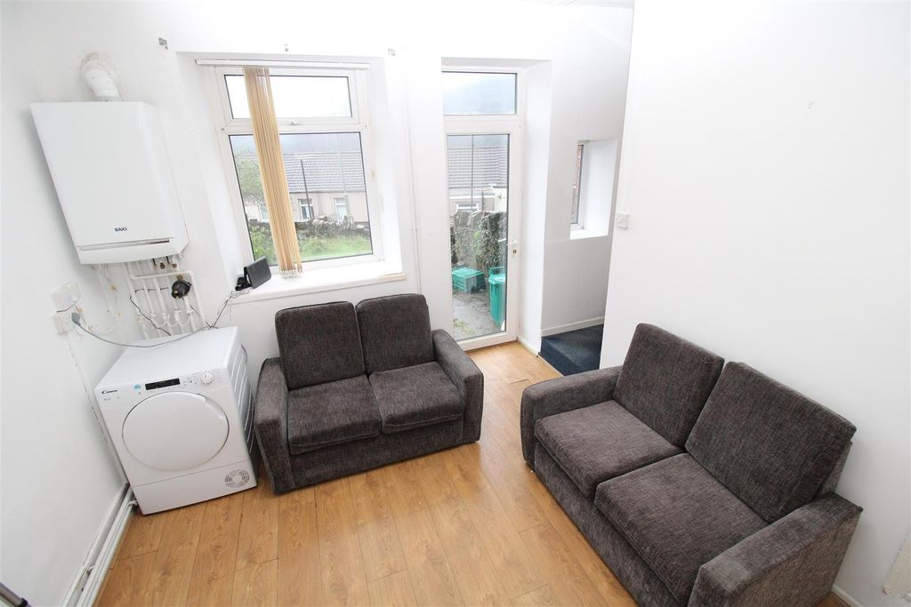 4 bed semi-detached house to rentLaura Street Treforest, Pontypridd CF37