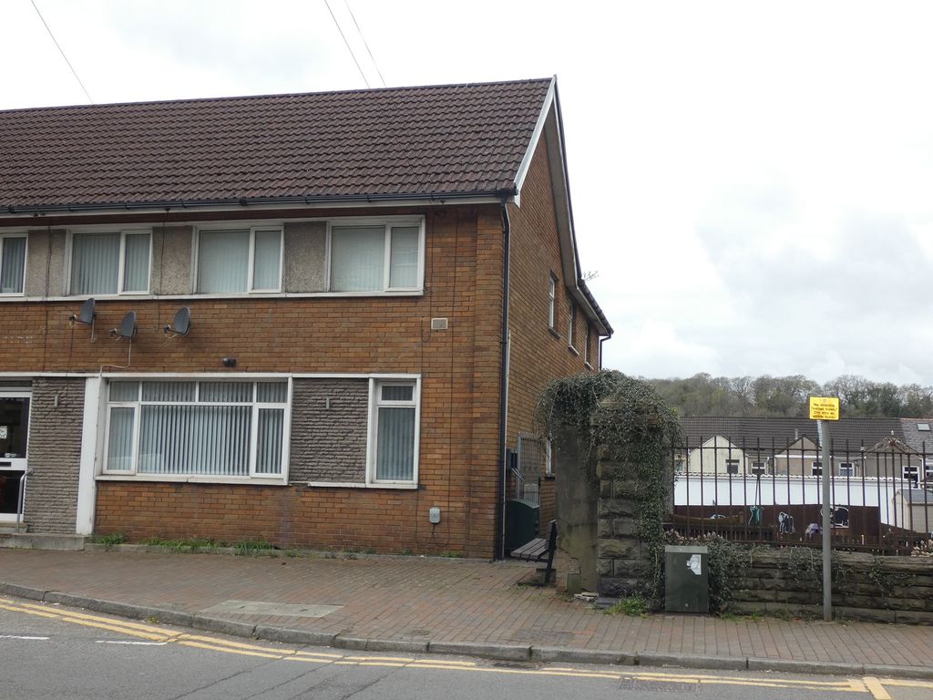 2 bed flat to rentNeath Road, Briton Ferry, Neath, Neath Port Talbot. SA11