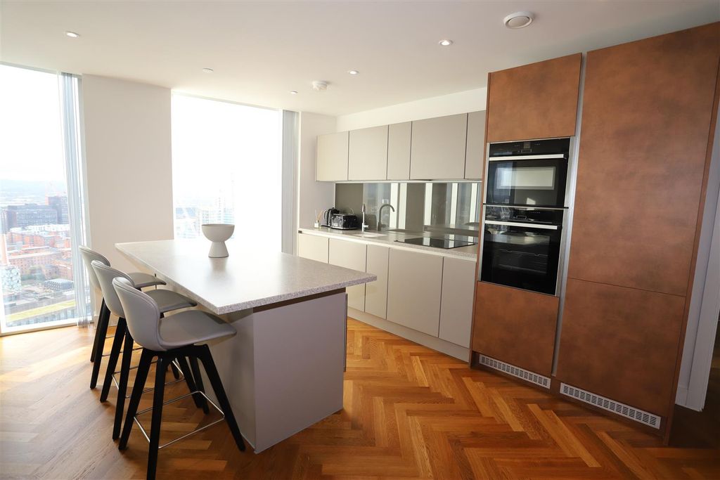 Additional image 4 of 2 bed flat to rentDeansgate Square, Owen Street M15