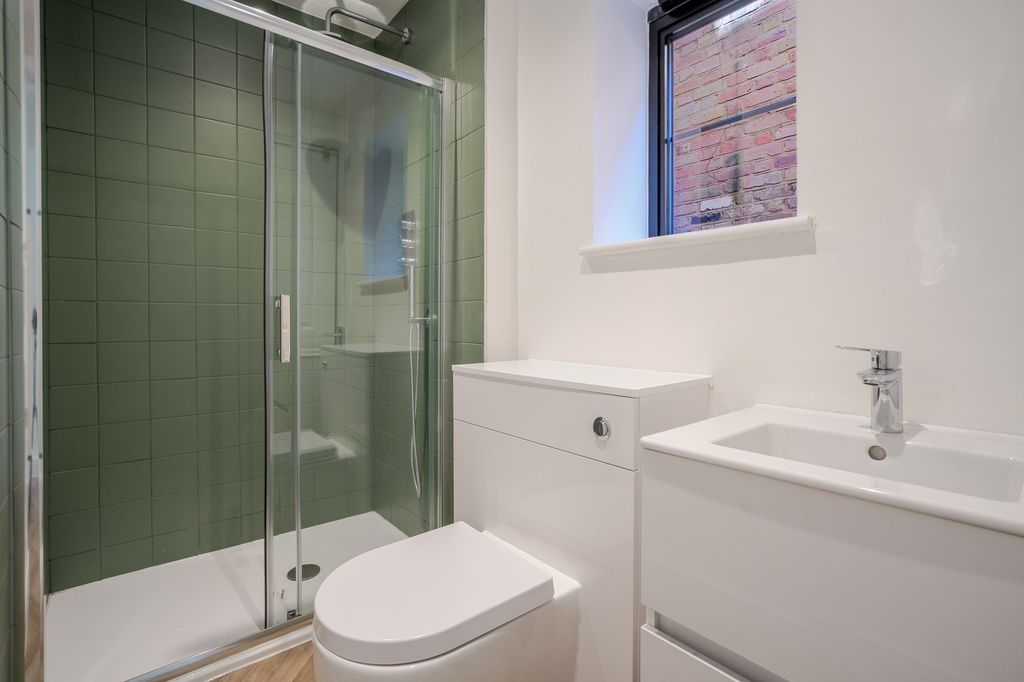 Additional image 4 of 1 bed flat to rentPeascod Street, Windsor SL4