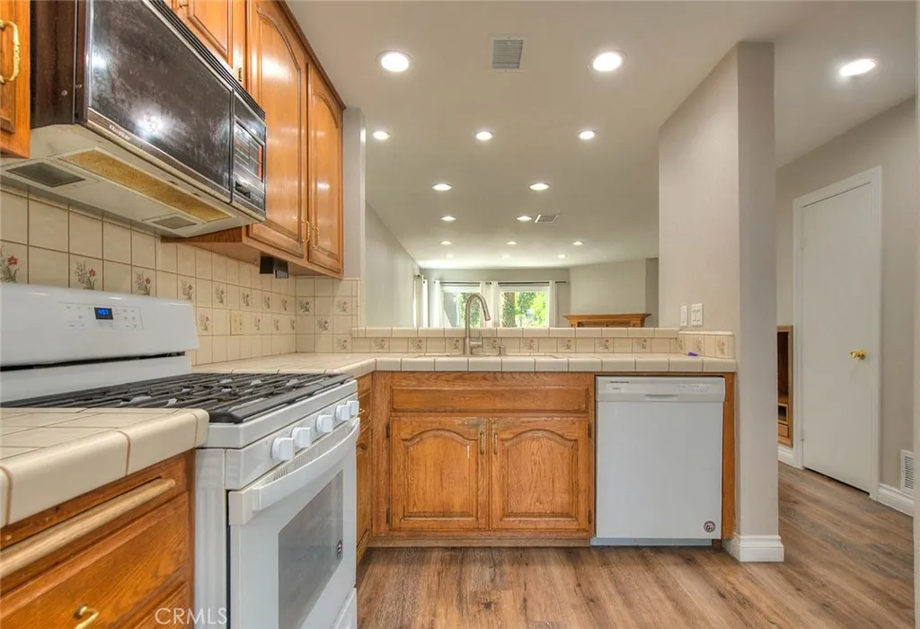 Additional image 21 of 700 E Lake Drive E Unit 7, Orange, CA 92866