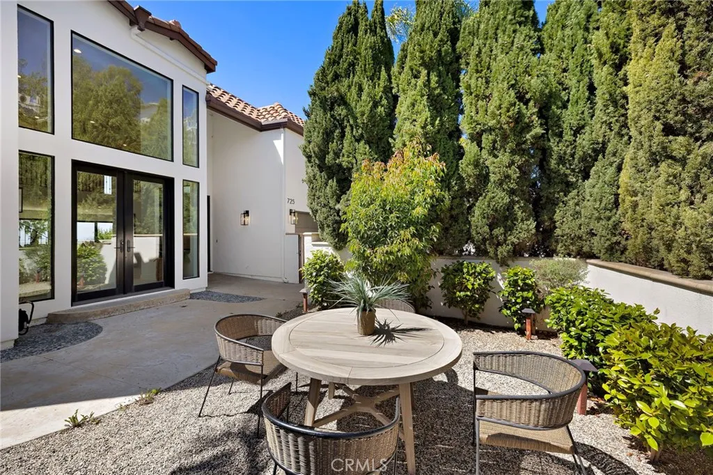 725 Balboa Avenue, Laguna Beach, CA 92651 photo 4