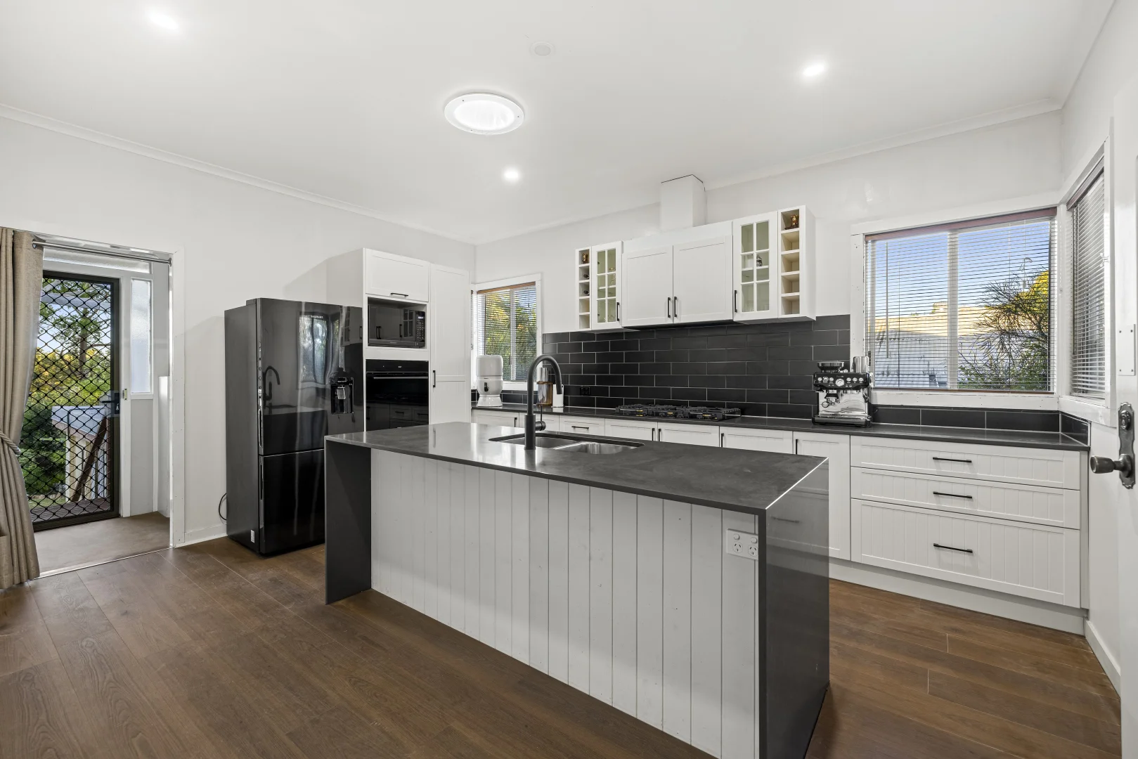 9 Garde Street, Centenary Heights QLD 4350 photo 3