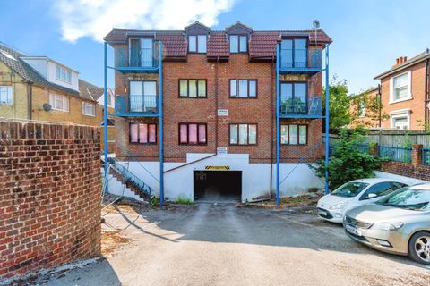 Roberts Road, Southampton, Hampshire SO15