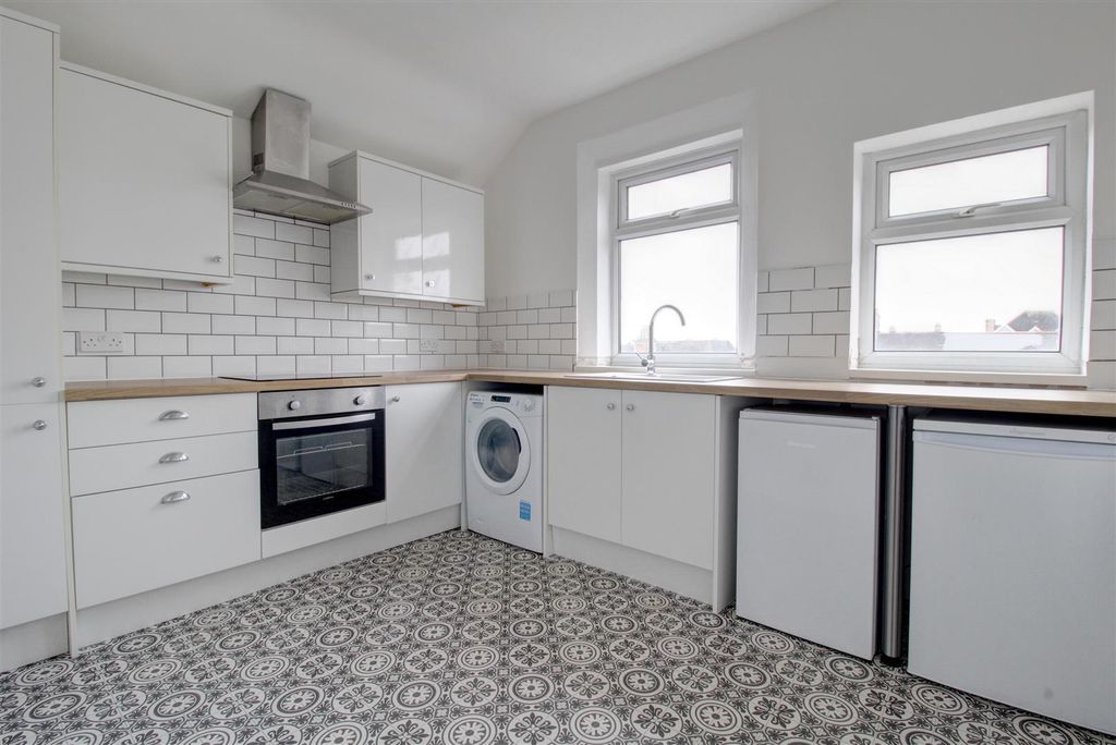 Additional image 3 of 2 bed flat to rentTynewydd Road, Barry CF62
