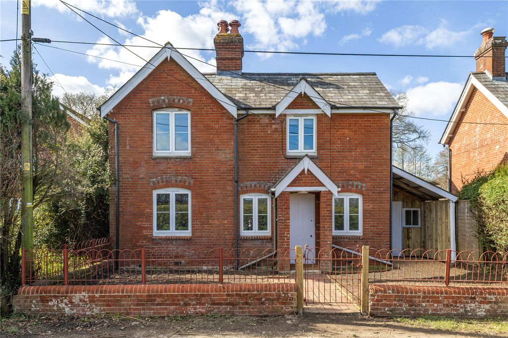 4 bed detached house to rentLyburn Road, Hamptworth, Salisbury, Wiltshire SP5
