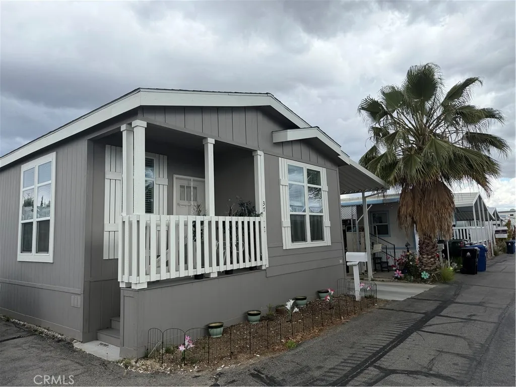 21001 Plummer St Unit 37, Chatsworth, CA 91311