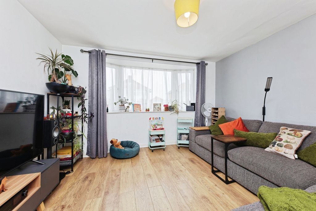 Additional image 5 of 3 bed semi-detached house for saleBursill Crescent, Ramsgate, Kent CT12