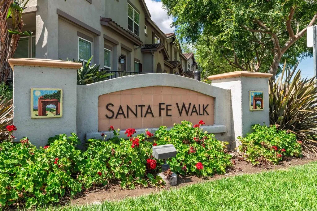 Additional image 60 of 451 Avenida De La Luna, Vista, CA 92083
