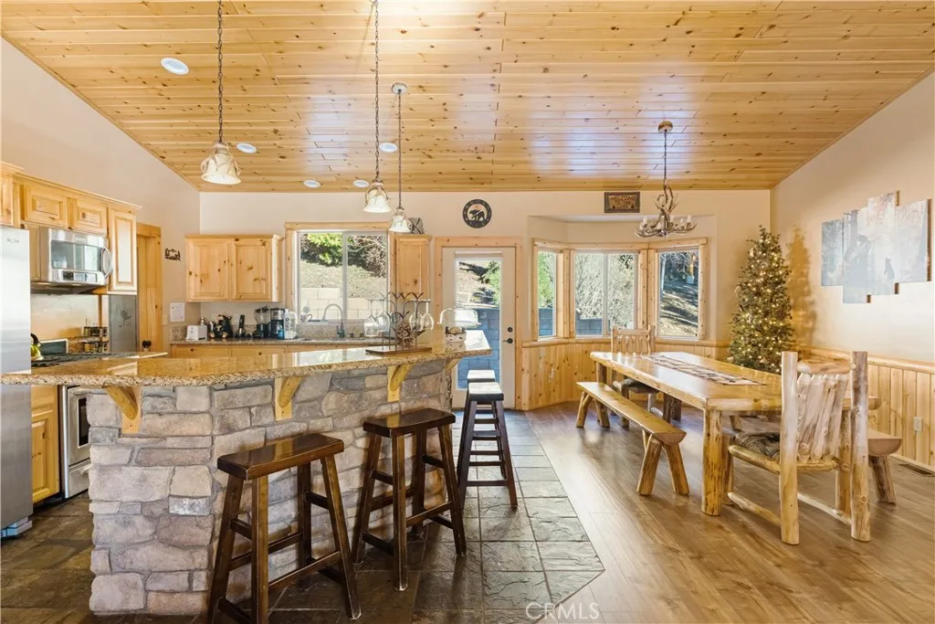 Additional image 12 of 43628 Yosemite Drive, Big Bear Lake, CA 92315