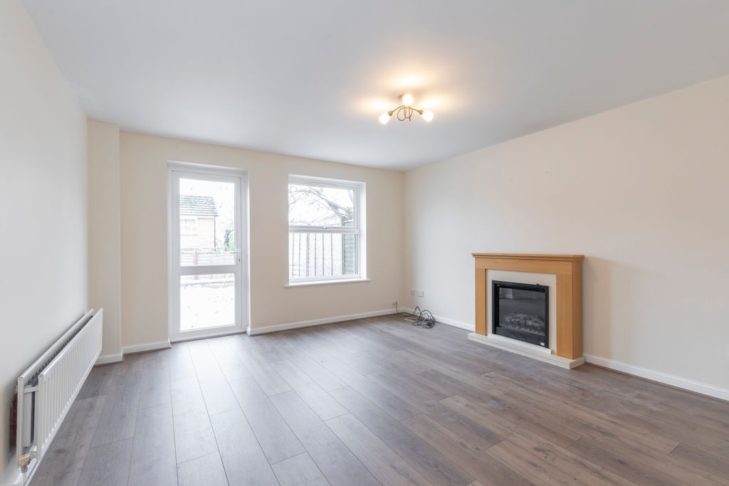 2 bed terraced house to rentDodington Close, Gloucester GL4 photo 2