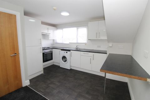 Broadway, Cardiff CF24