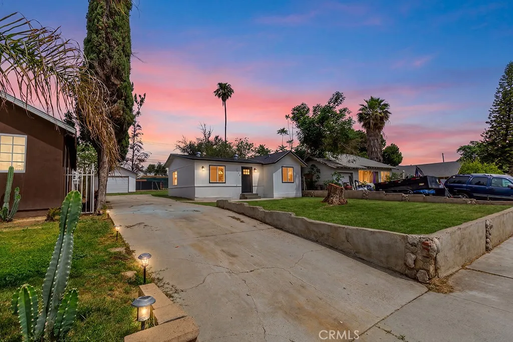 1935 Spring Garden St, Riverside, CA 92507