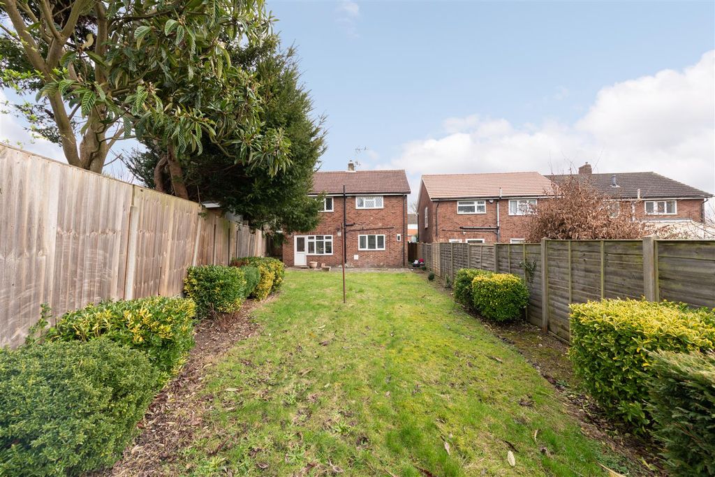 Additional image 3 of 4 bed property to rentMansfield Avenue, Barnet EN4
