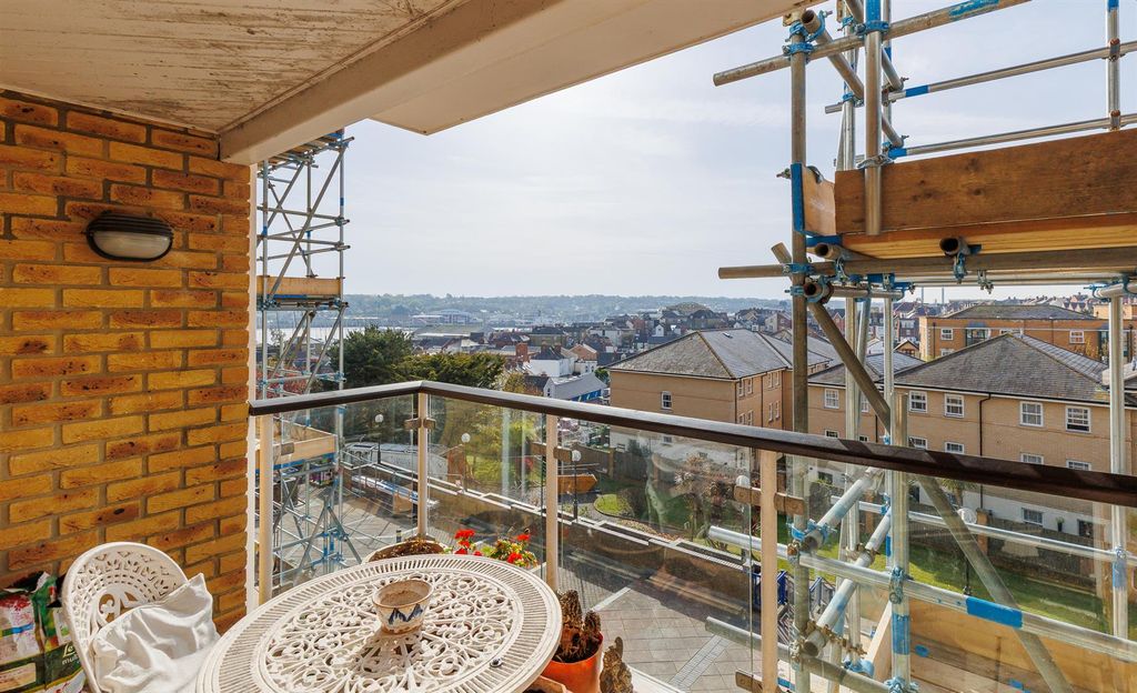 Additional image 11 of 3 bed flat for saleAdmiral Gardens, Cowes PO31