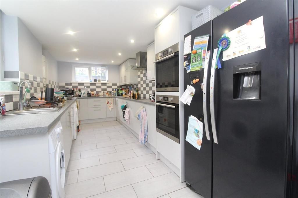 6 bed semi-detached house to rentKingsland Terrace Treforest, Pontypridd CF37