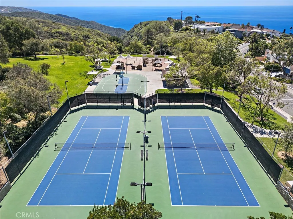 725 Balboa Avenue, Laguna Beach, CA 92651