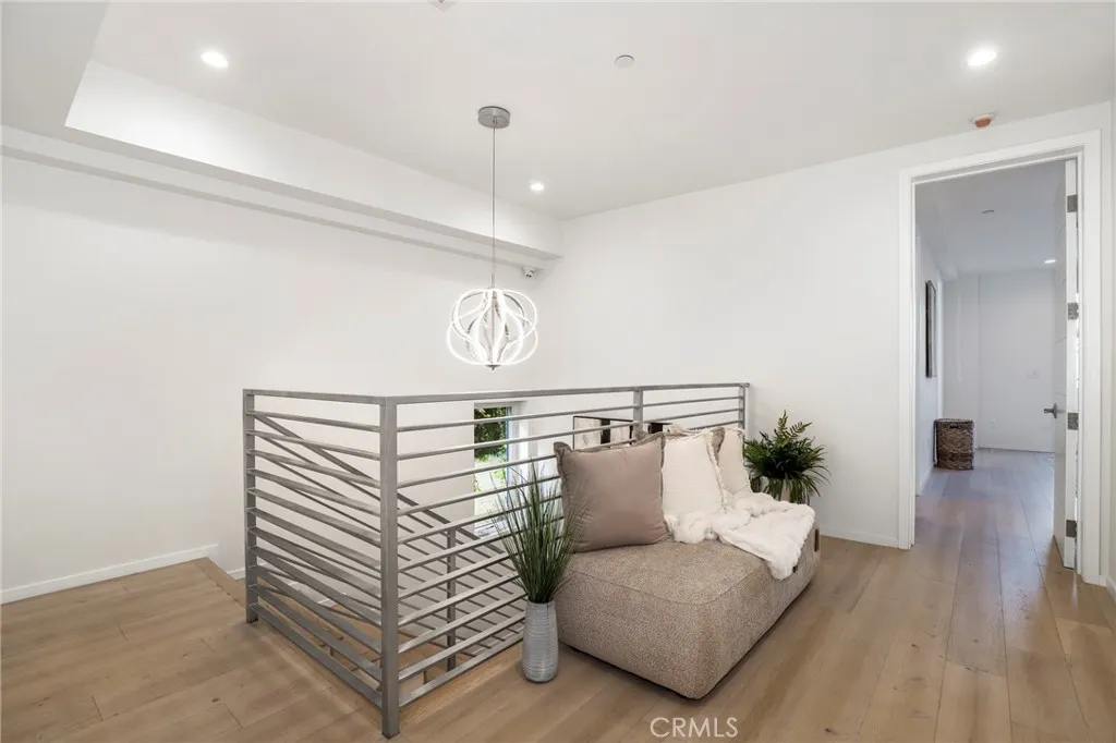 Additional image 93 of 2309 Cove Avenue, Los Angeles, CA 90039