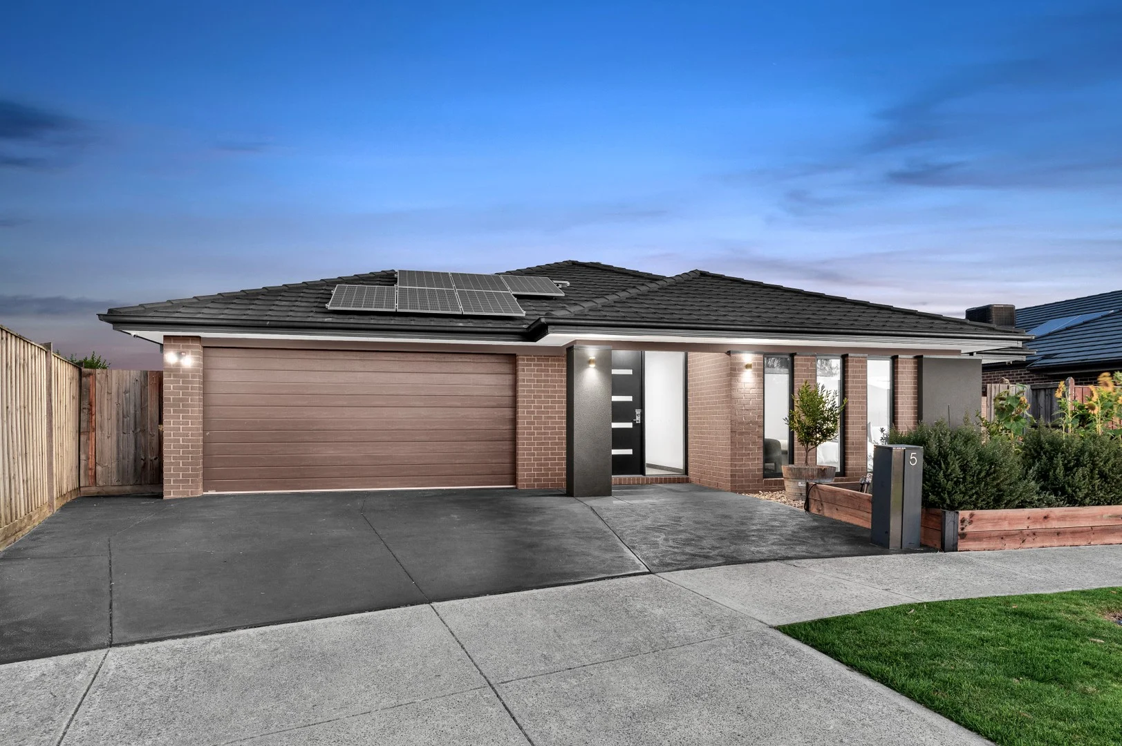 5 Omeara Cres, Cranbourne East VIC 3977