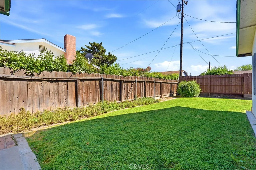 3345 W Laurel Ave, Visalia, CA 93277