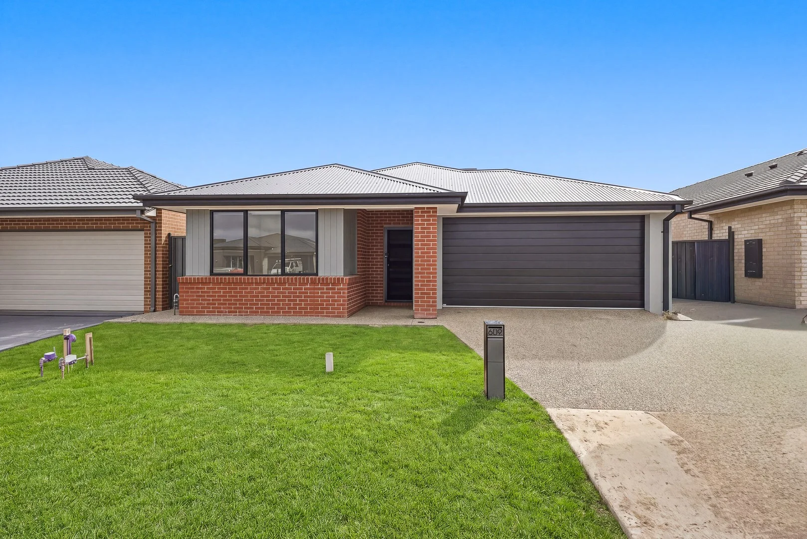 609 Heather Grove, Clyde North VIC 3978
