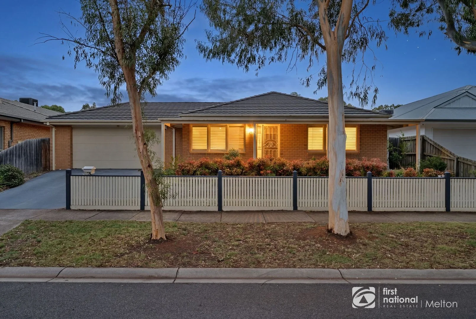 12 MALDON DRIVE, Eynesbury VIC 3338