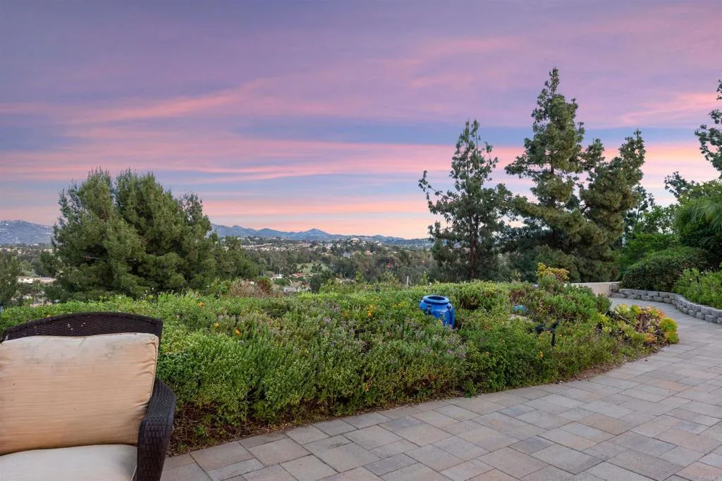 12055 Tretagnier Circle, Rancho Bernardo (San Diego), CA 92128