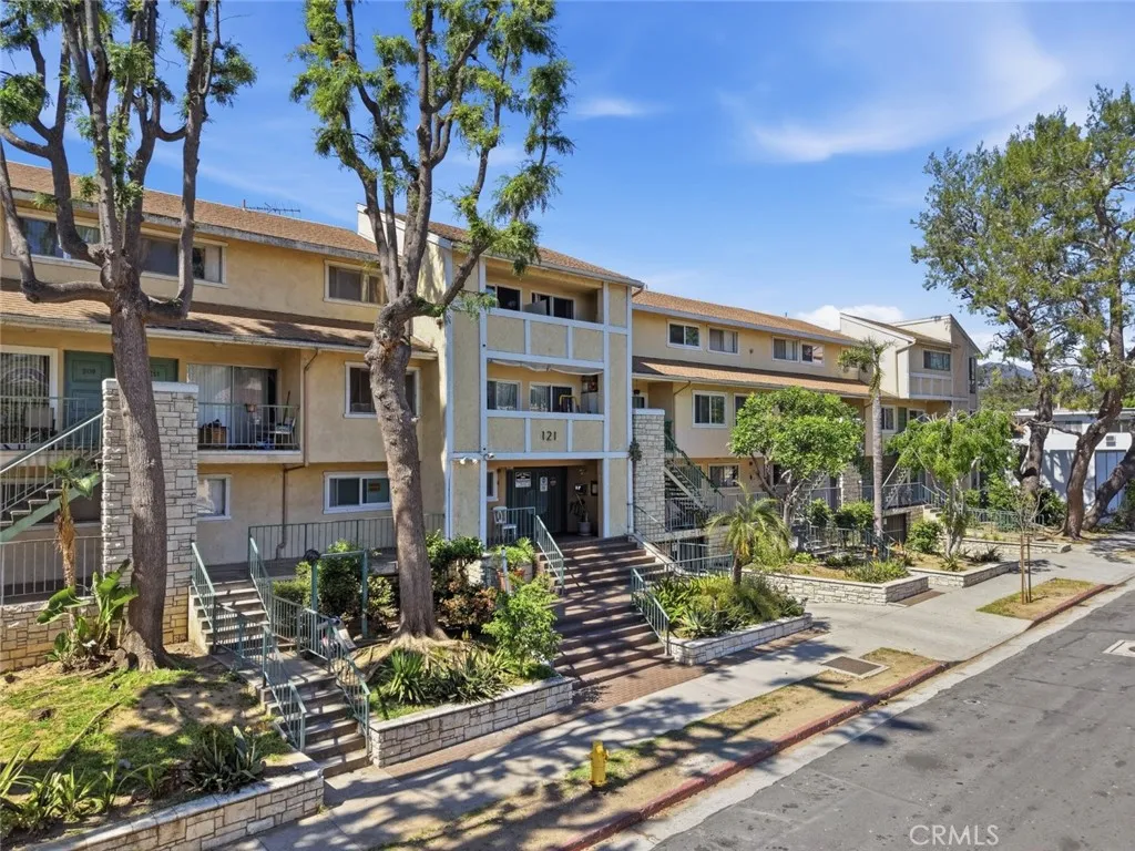 Additional image 2 of 121 Sinclair Avenue Unit 213, Glendale, CA 91206