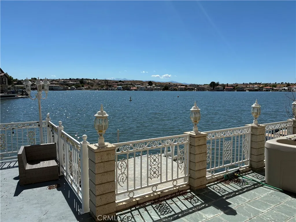 18099 Lakeview Dr, Victorville, CA 92395
