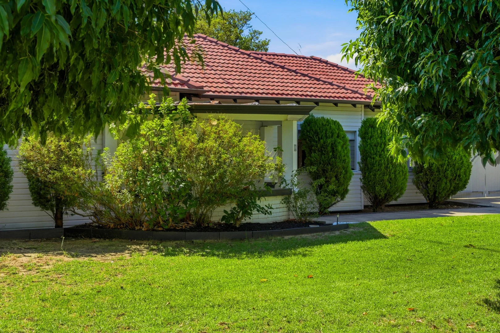 4 Sir James Avenue, Harvey WA 6220