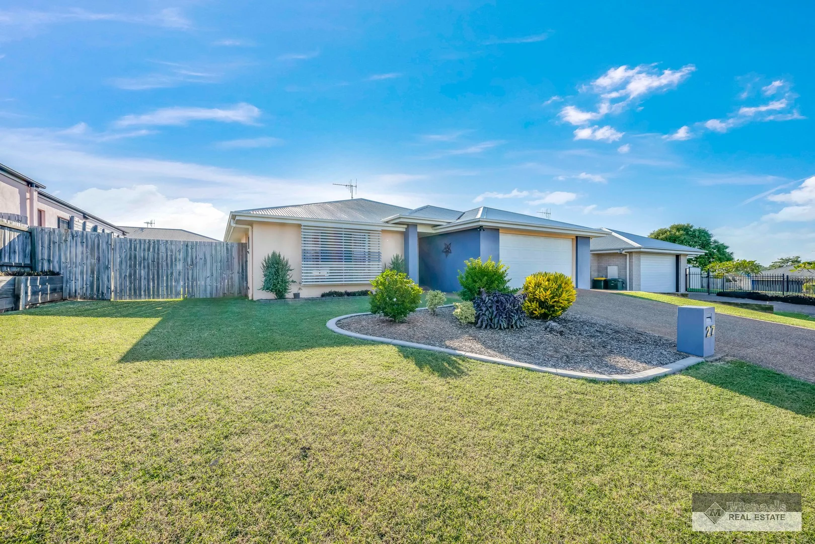 27 Neville Drive, Branyan QLD 4670