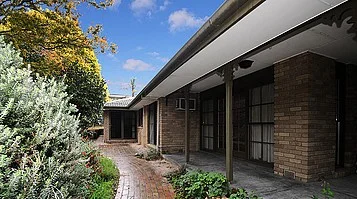 16 Greenways Road, Glen Waverley VIC 3150