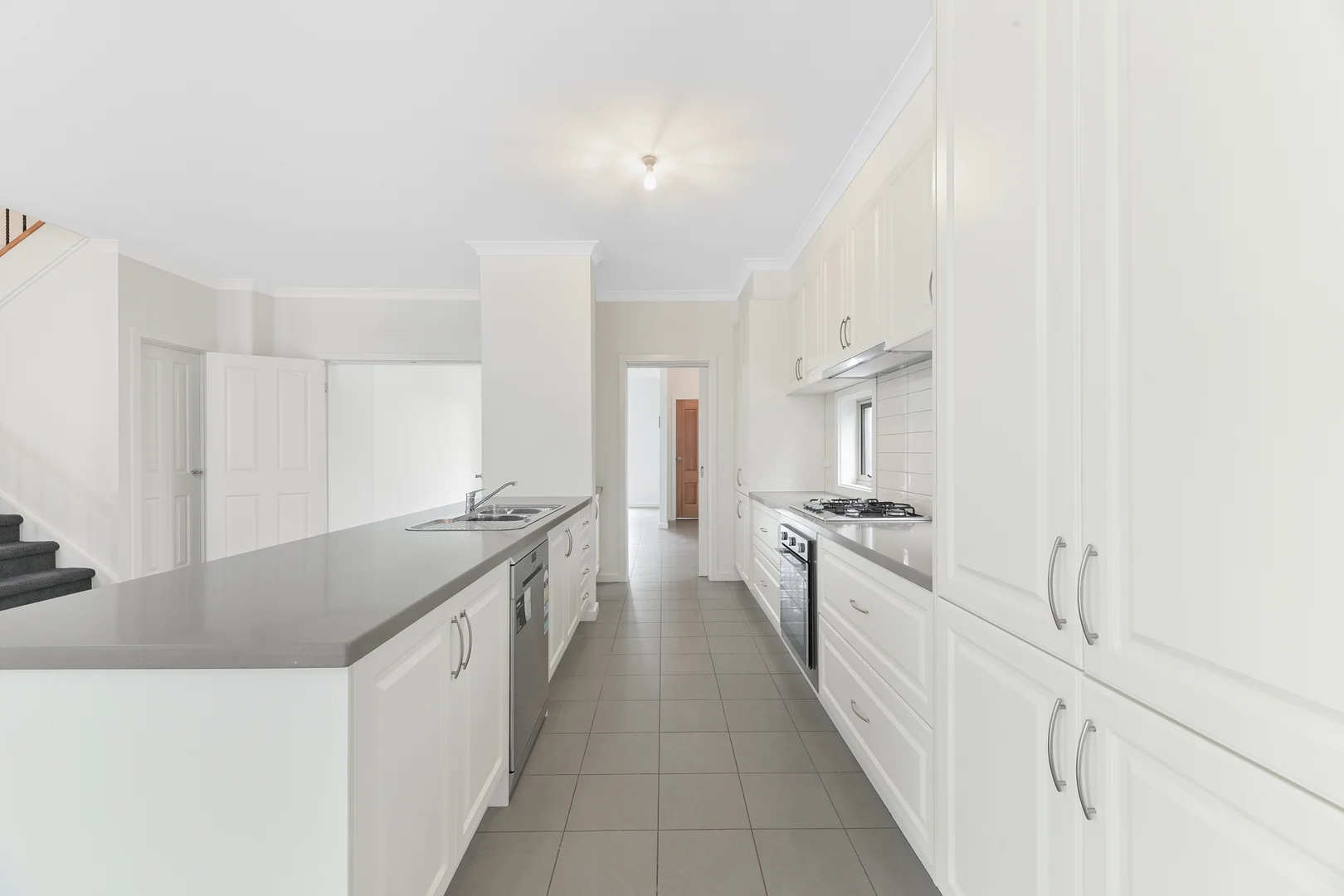 Additional image 5 of 2/5 Pine Tree Avenue, Glen Waverley VIC 3150