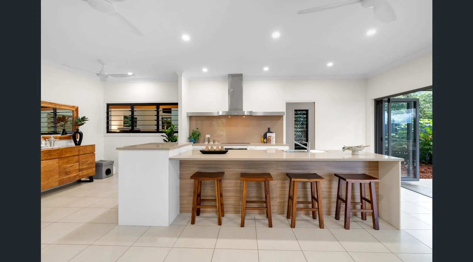 4 Mccoll Close, Redlynch QLD 4870 photo 2