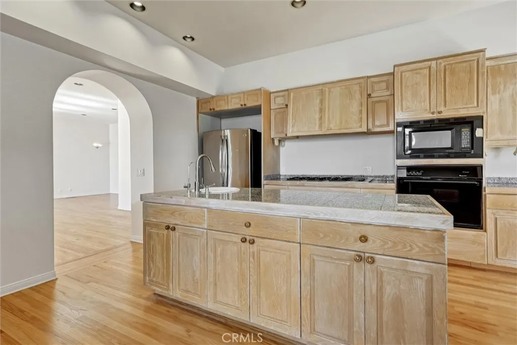 Additional image 75 of 12134 Lawler St, Los Angeles, CA 90066