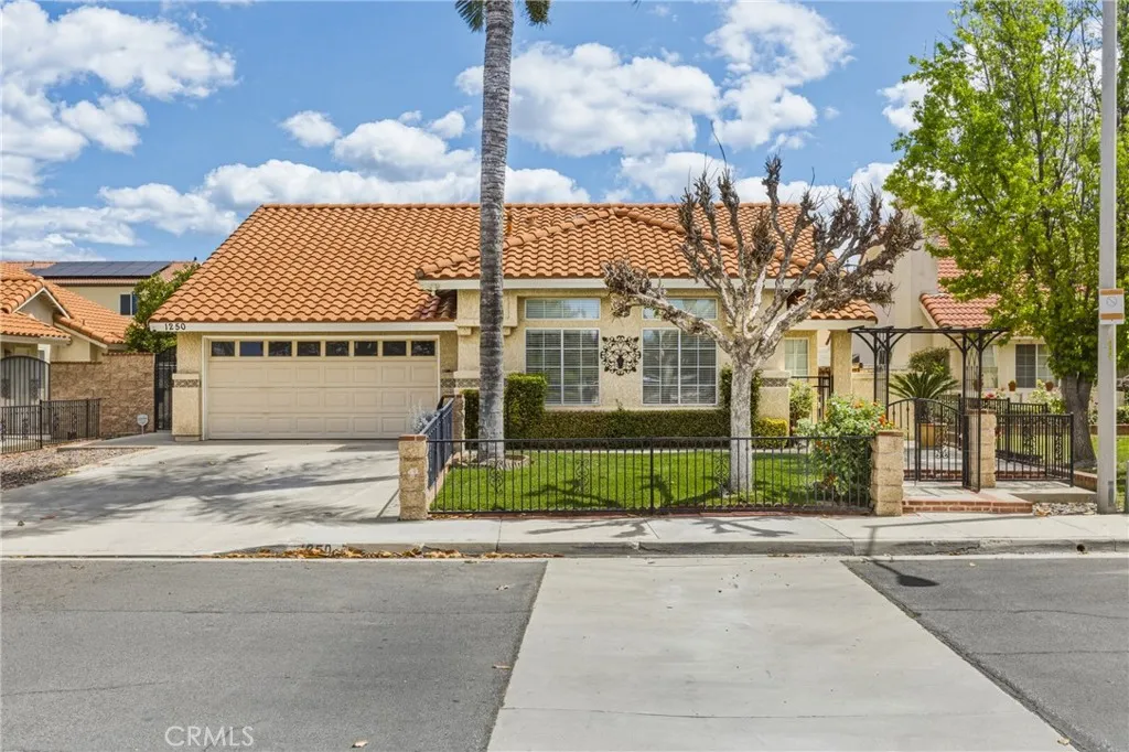 1250 Granite Dr, Hemet, CA 92543 photo 2