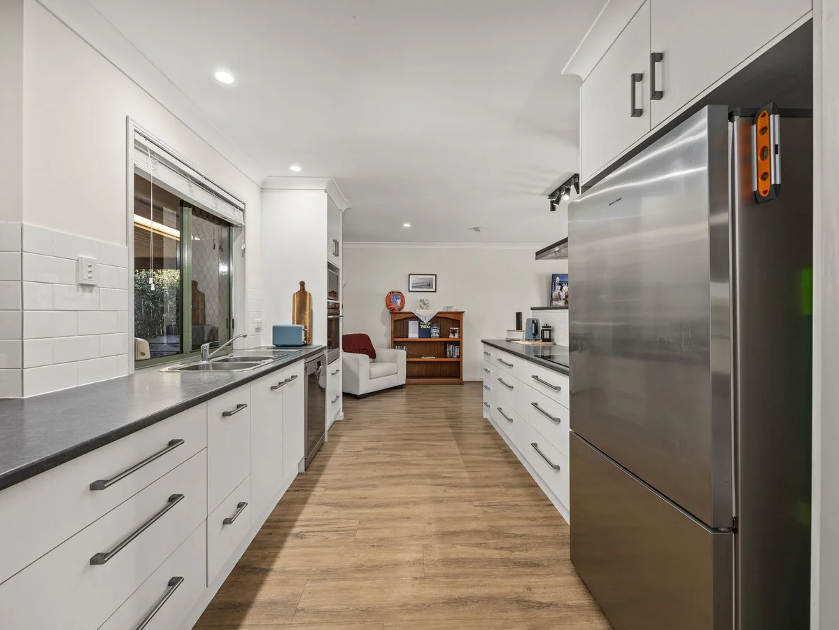 Additional image 2 of 8 McDougall Close, Silkstone QLD 4304